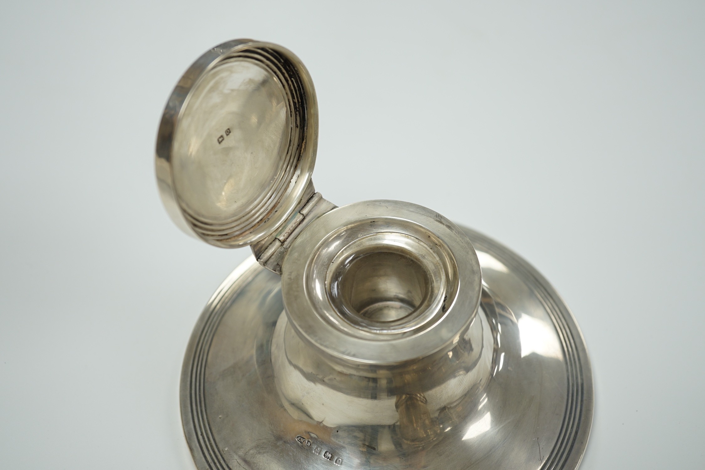 A George V silver octagonal sugar caster, Sheffield, 1910, 15.9cm, a George V silver mounted capstan inkwell and a small silver mustard pot.
